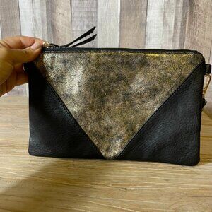 Texto Wristlet Black and Gold